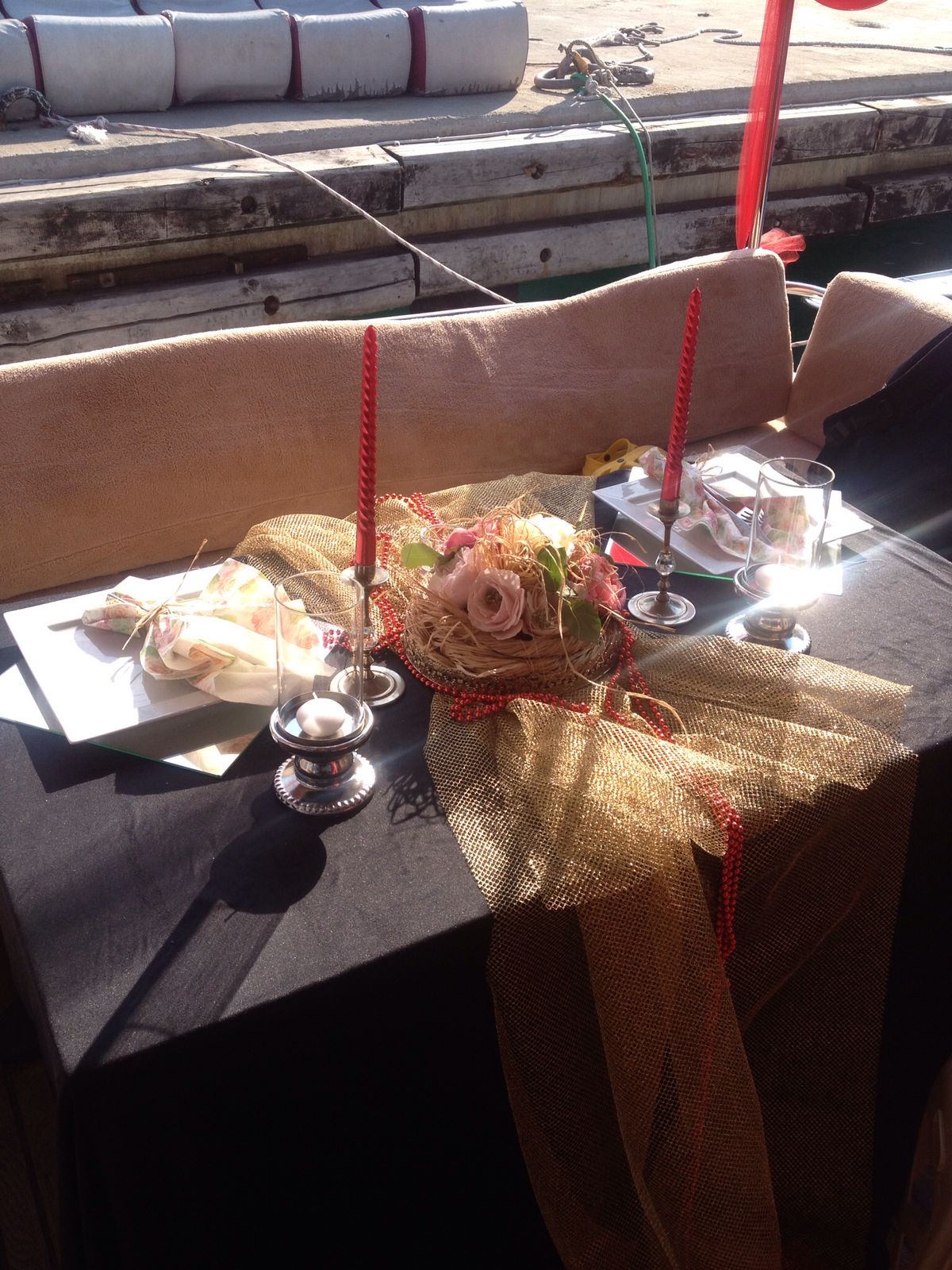 Romantik bir akşam yemeği organize etme Romantik bir akşam yemeği organize etme